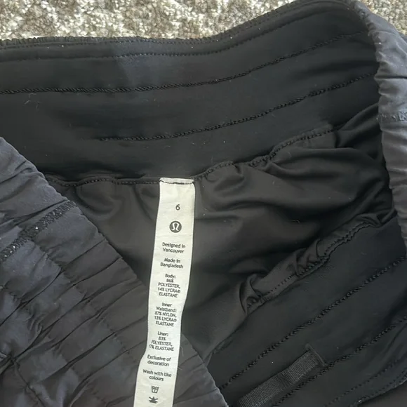 these are from lululemon they are high waisted, and they are size 6. - Picture 2 of 3